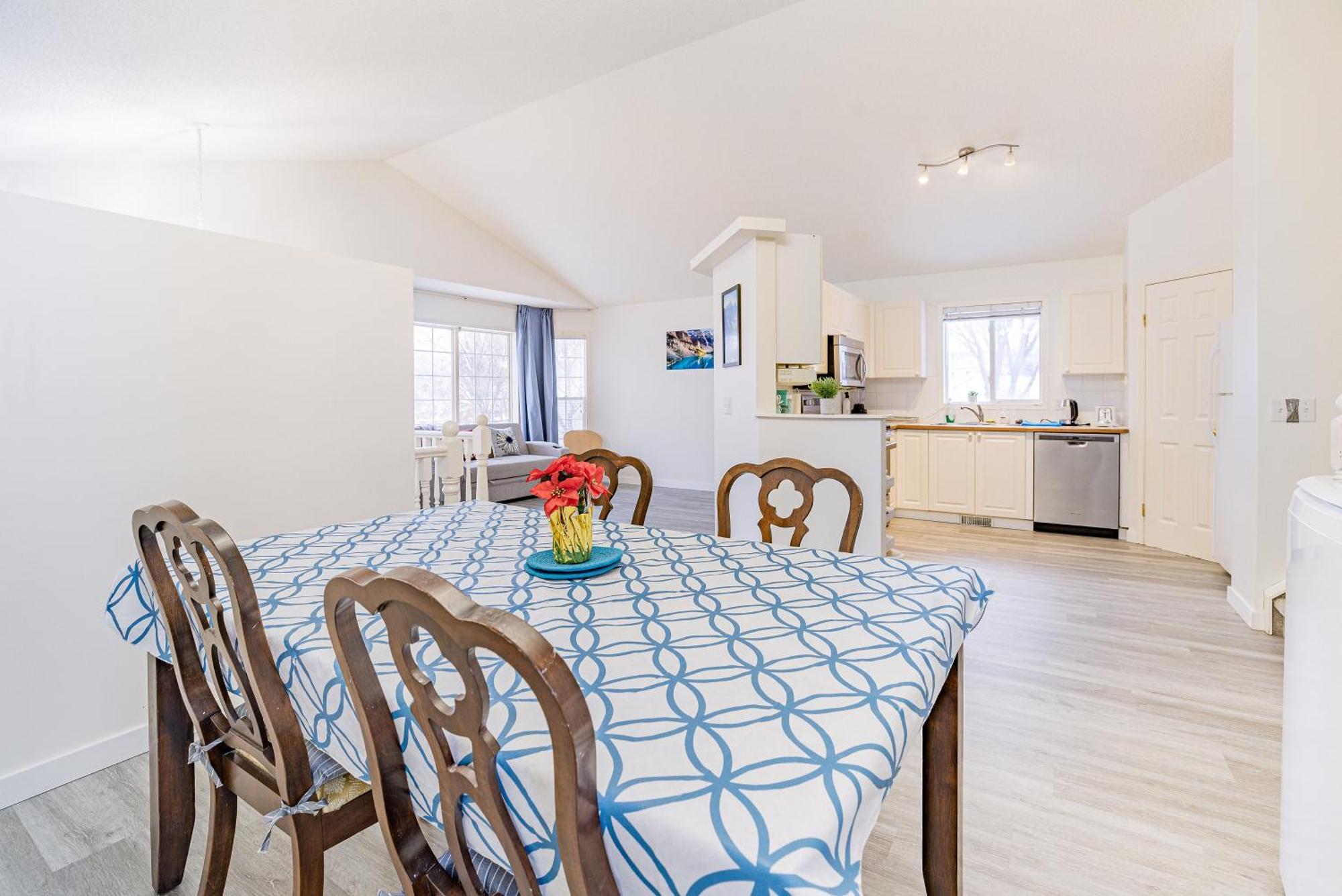 Main Floor Suite, 3 Bdr, 4Bd Spacious And Cozy Calgary Extérieur photo